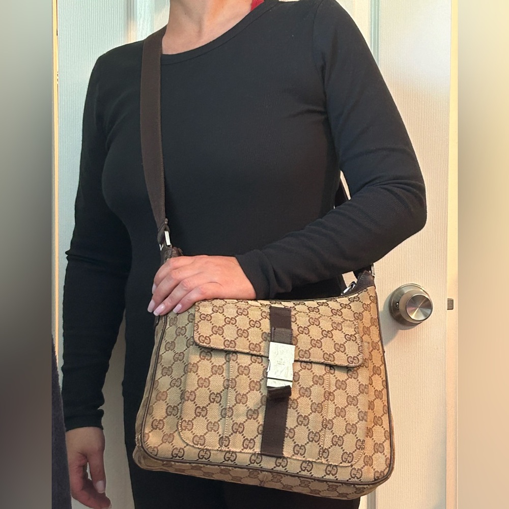 Gucci GG Canvas Crossbody/Shoulder Bag - Picture 2 of 16